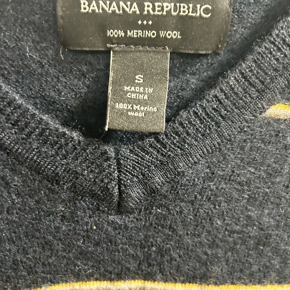 Banana Republic Men's V-Neck Sweater in Navy and Cream 100%‎ Merino Wool Sz S